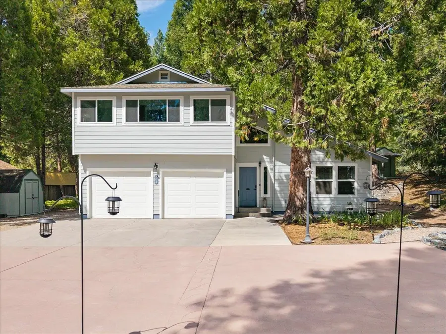 704 S Washington Dr, Mount Shasta, CA 96067 - #3