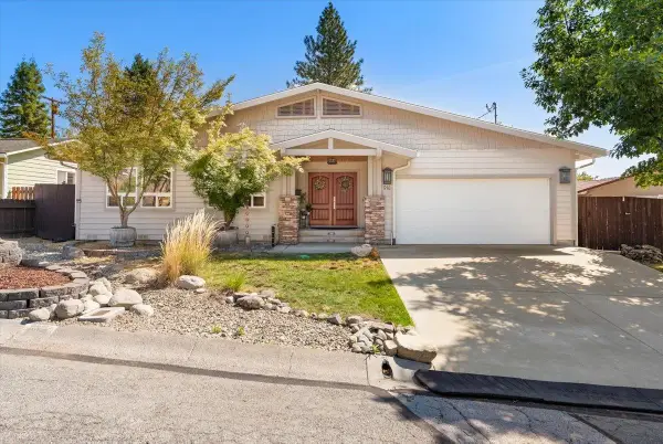 914 Park Pl, Yreka, CA 96097