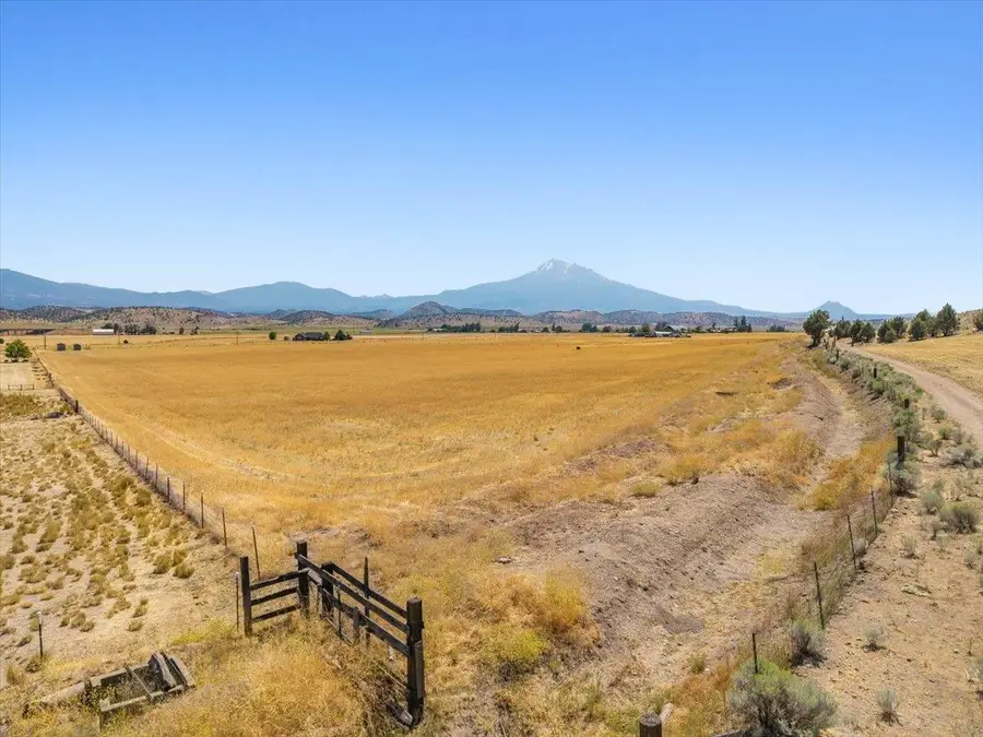 10867 Old Highway 99 S, Grenada, CA 96038 - #2