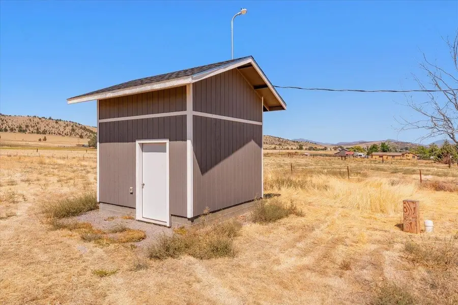10867 Old Highway 99 S, Grenada, CA 96038 - #3