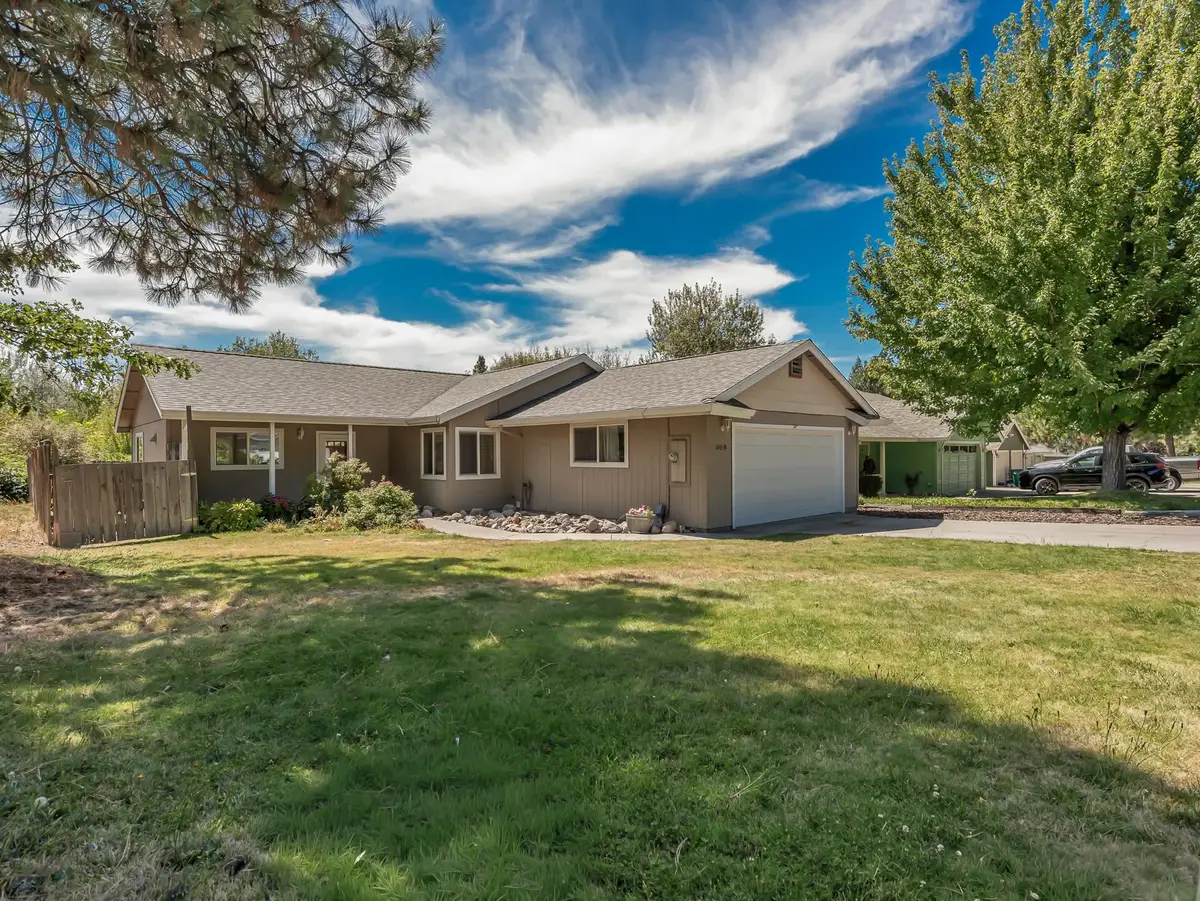 209 E Hinckley St., Mount Shasta, CA 96067 - #1