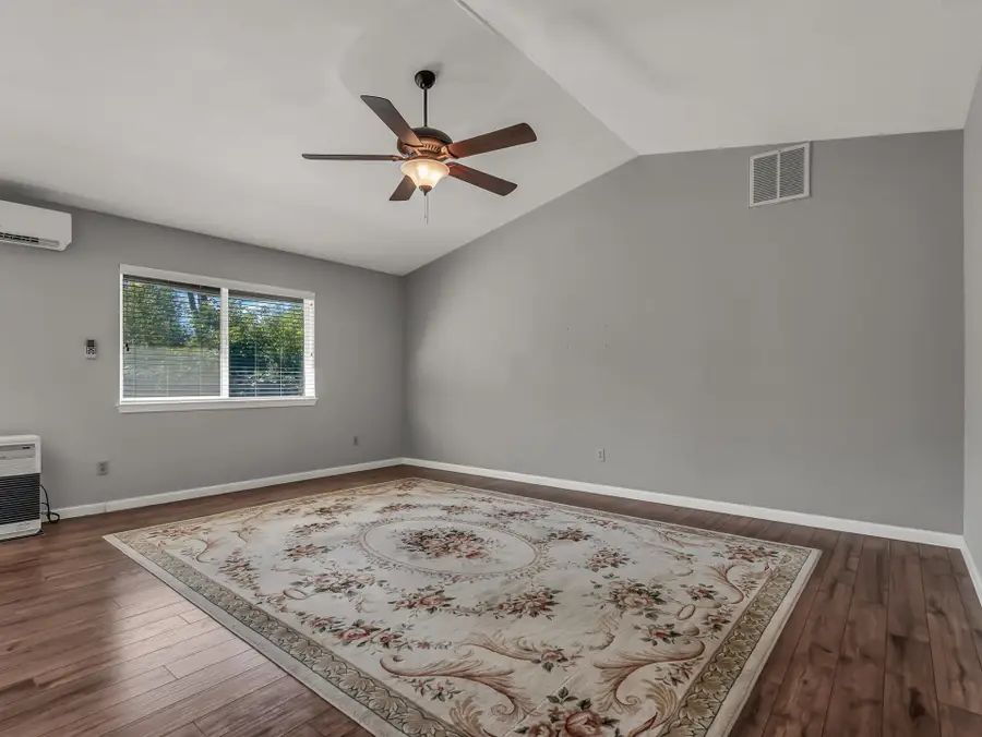 209 E Hinckley St., Mount Shasta, CA 96067 - #3
