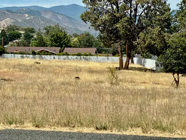 1026 Bluebird St, Yreka, CA 96097
