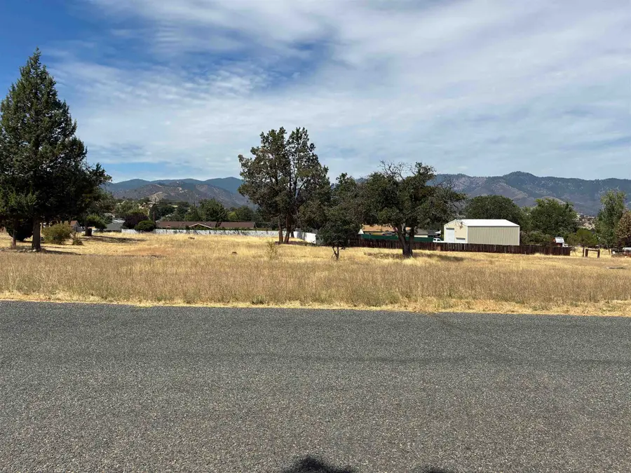 1026 Bluebird St, Yreka, CA 96097 - #3