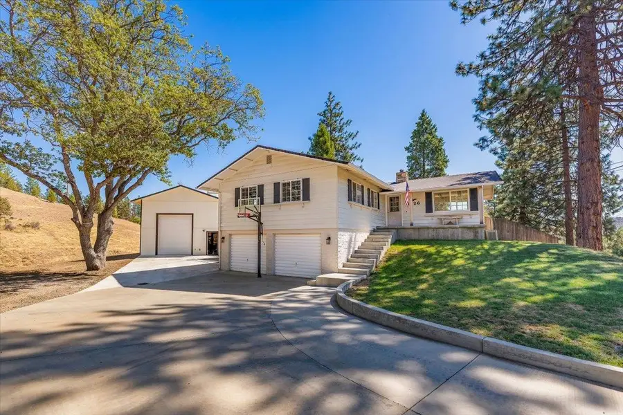 1026 North Street, Yreka, CA 96097 - #2
