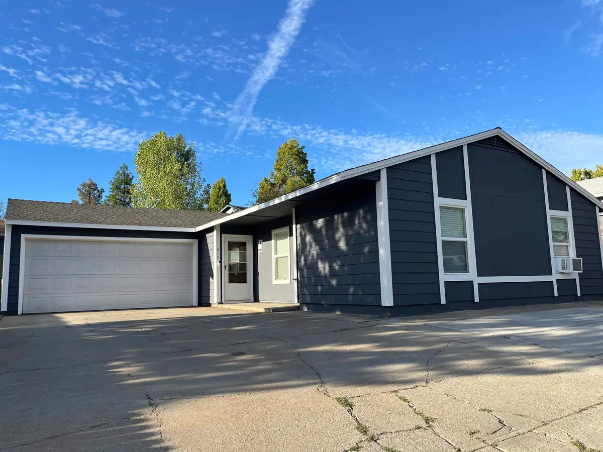 813 Sutter St, Yreka, CA 96097 - #1