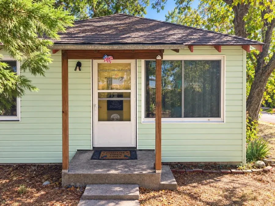 301 Perry St, Mount Shasta, CA 96067 - #2