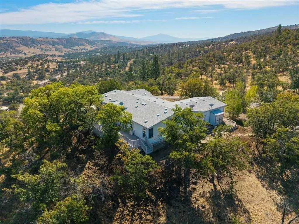 3221 Cougar Street, Hornbrook, CA 96044 - #1
