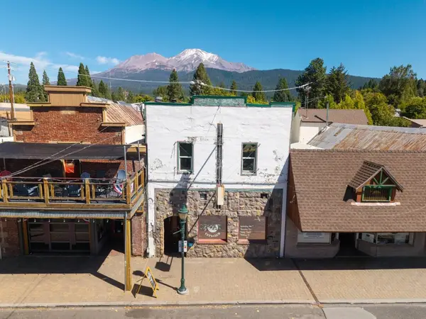 406 N Mount Shasta Blvd N, Mount Shasta, CA 96067