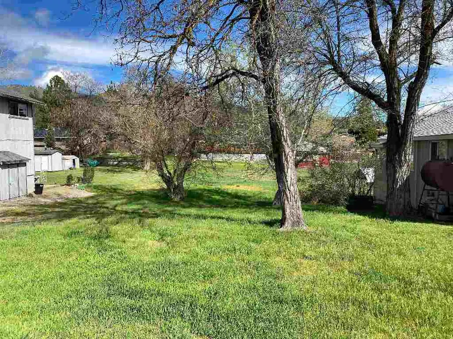 061-051-100 Lane St, Yreka, CA 96097 - #2