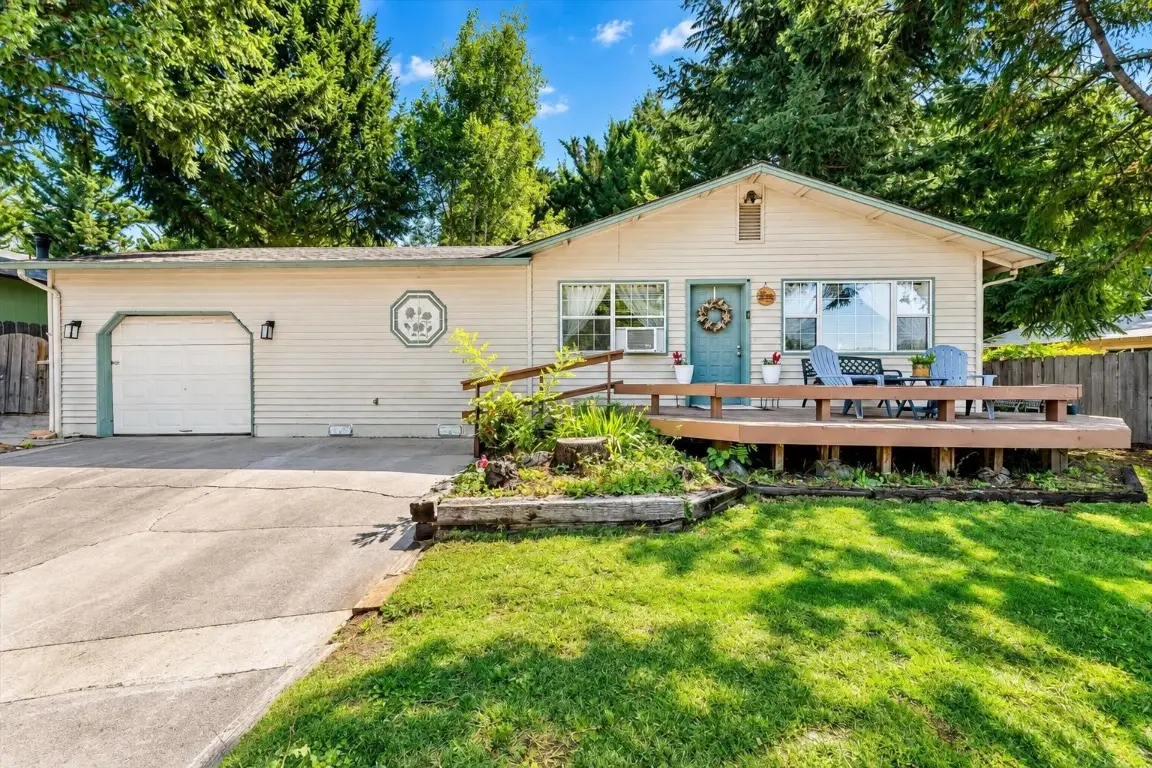 622 Kenneth Way, Mount Shasta, CA 96067 - #1