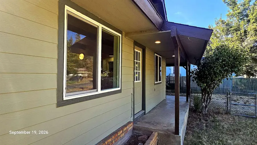 533 Live Oak Dr, Happy Camp, CA 96039 - #3