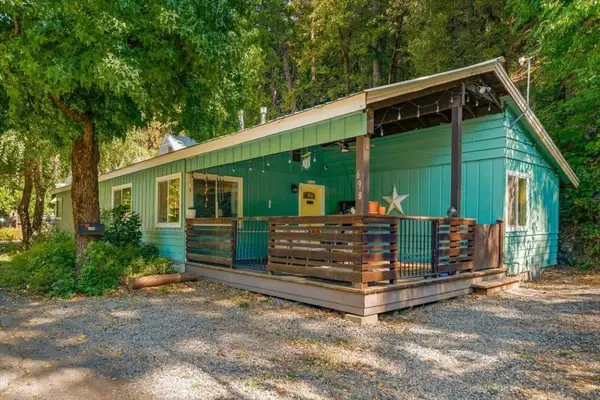 698 S First Street S, Dunsmuir, CA 96025