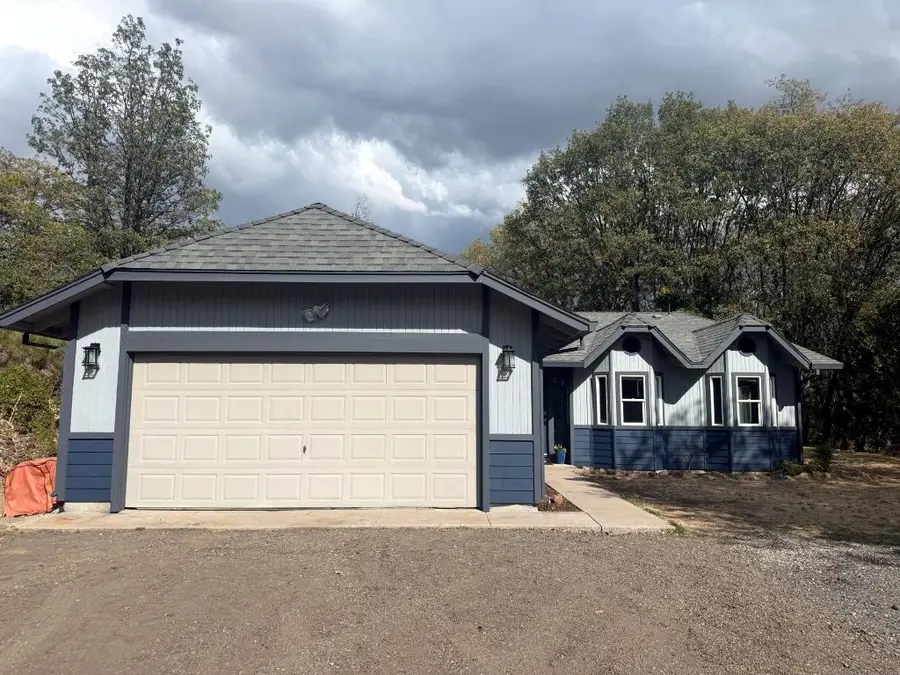 2215 College Ave, Weed, CA 96094 - #2