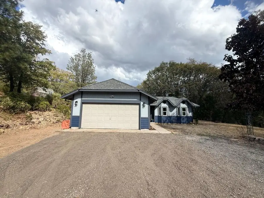 2215 College Ave, Weed, CA 96094 - #3