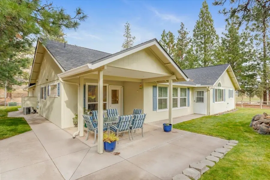 6215 Palmer Dr, Weed, CA 96094 - #2