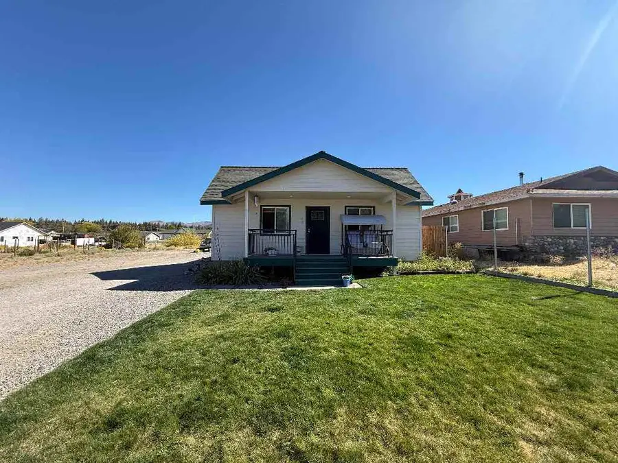1379 Oak Street, Weed, CA 96094 - #2