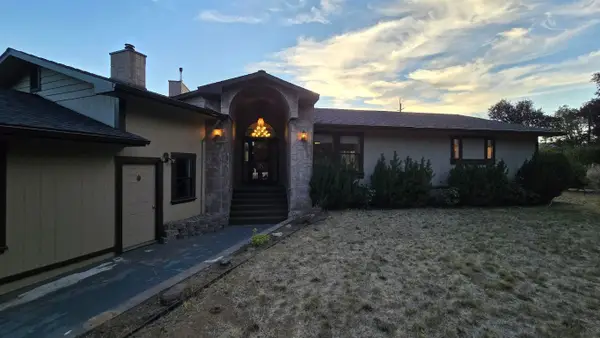 1029 S Old Stage Rd S, Mount Shasta, CA 96067