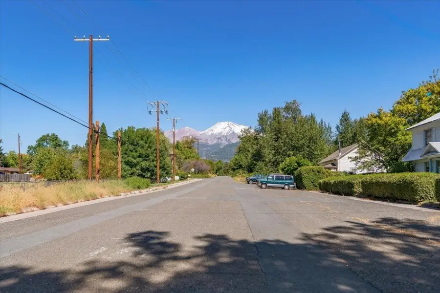 517 W Jessie St. W, Mount Shasta, CA 96067 - #2