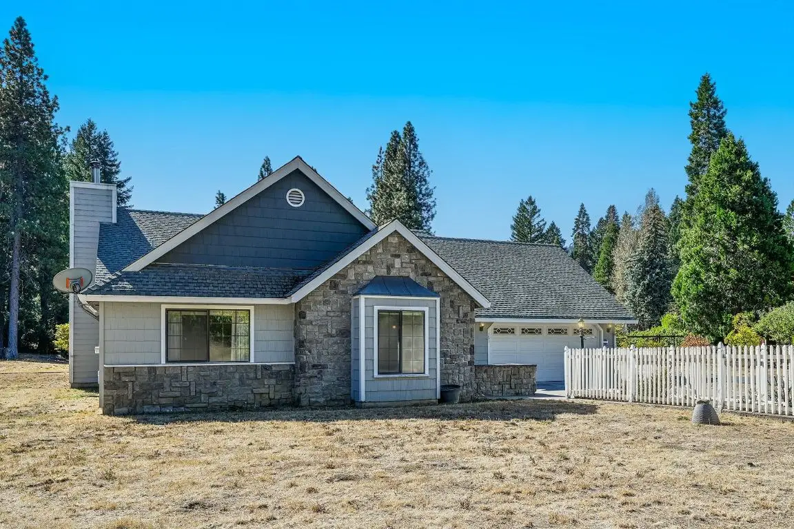 1621 Rainbow Dr, Mount Shasta, CA 96094 - #1