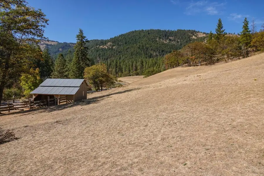 3211 Greenhorn Road, Yreka, CA 96097 - #3