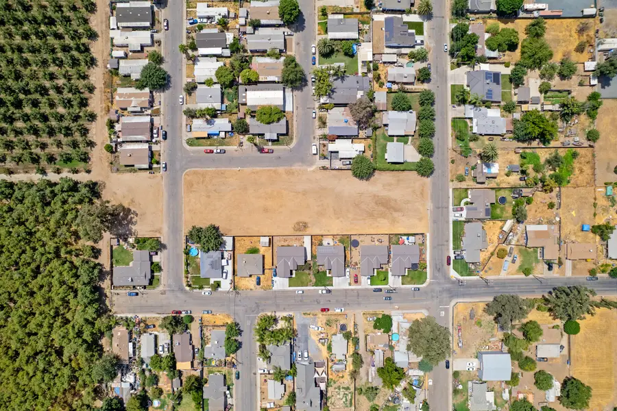 528 S Camelia Avenue, Farmersville, CA 93223 - #2