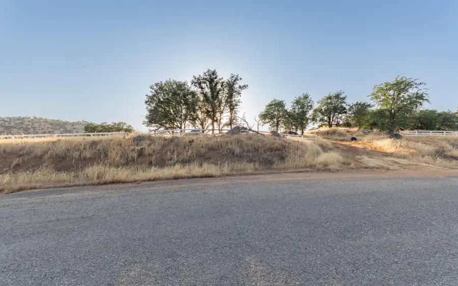 16295 Wrangler Drive, Springville, CA 93265 - Image #2