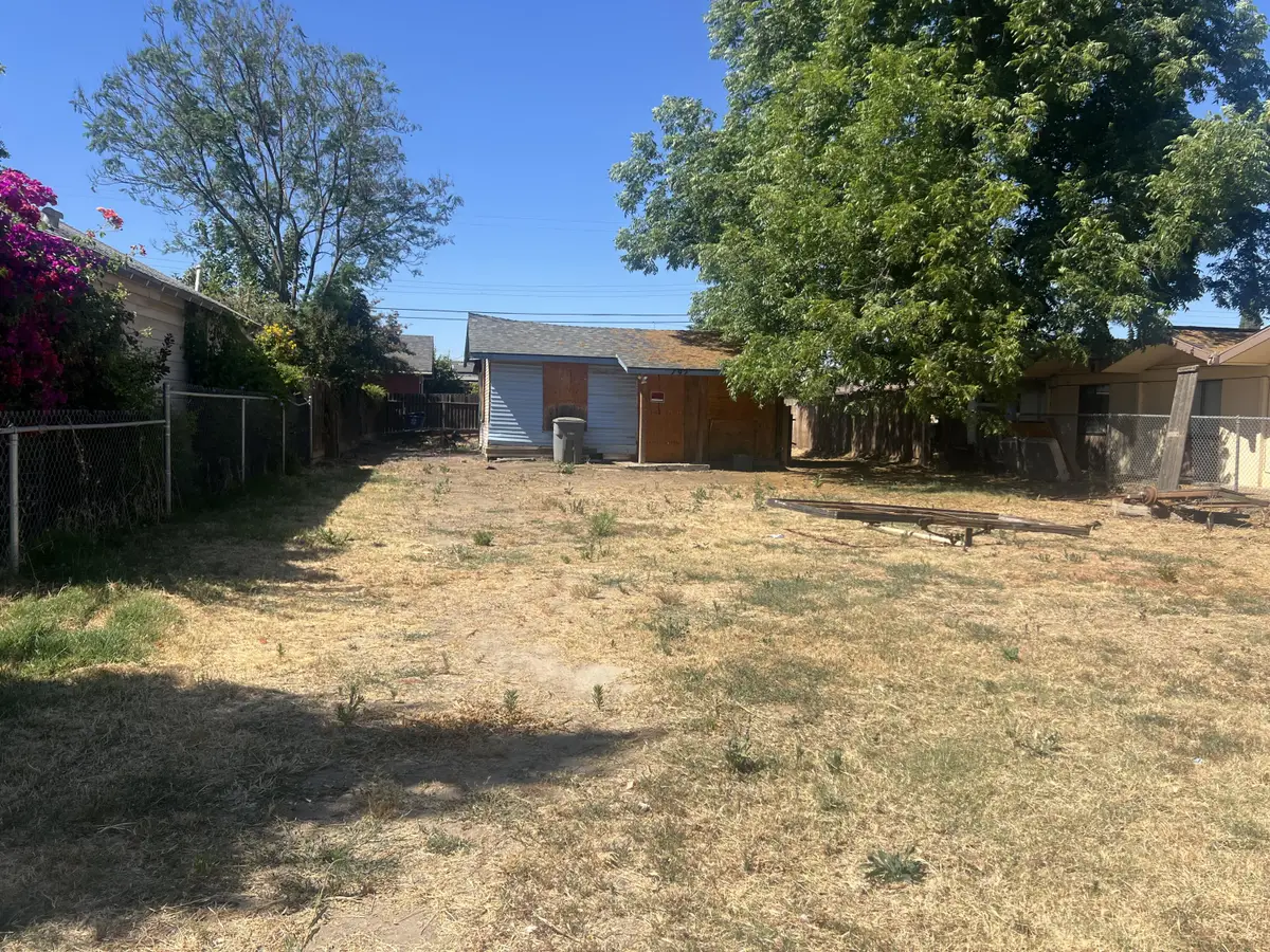 792 E Duff Avenue, Reedley, CA 93654 - Image #1