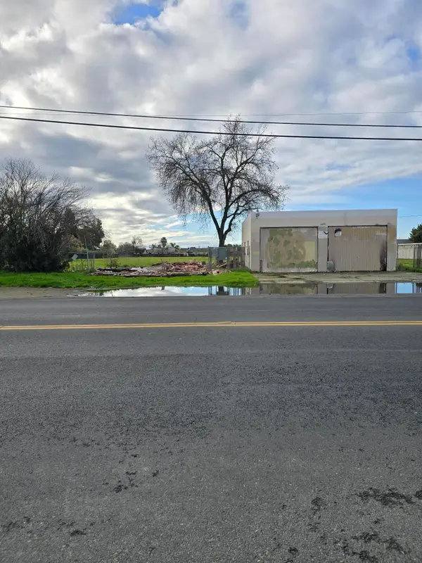 1915 E Houston Avenue, Visalia, CA 93292