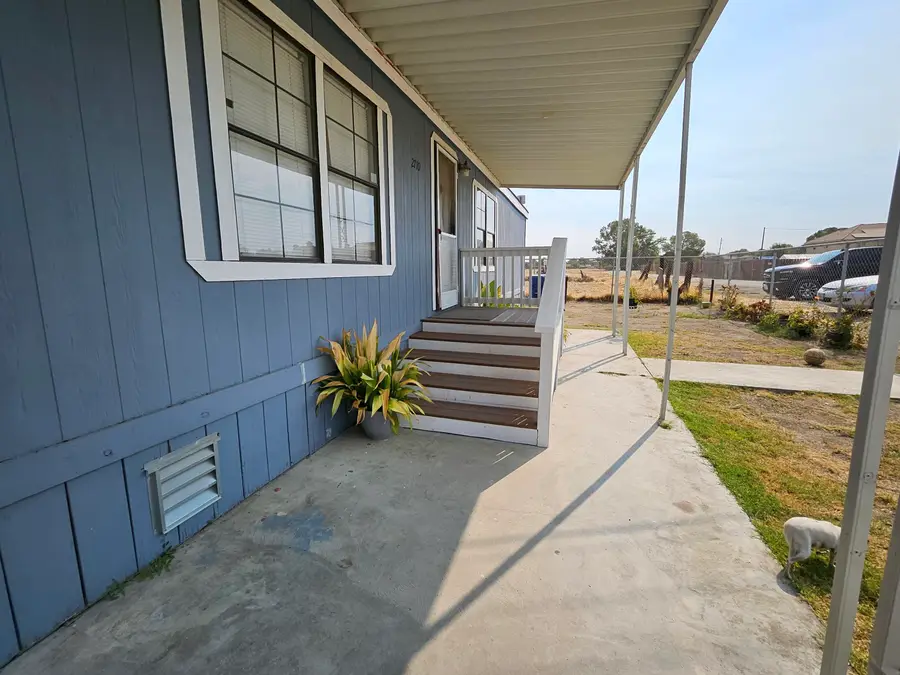 2710 Brokaw Avenue, Corcoran, CA 93212 - Image #3