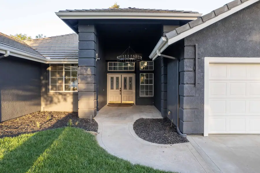 2330 S Stover Street, Visalia, CA 93292 - #3