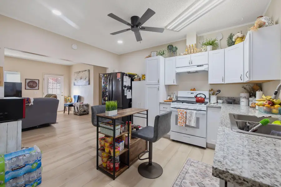 86 N Lemoore Avenue, Lemoore, CA 93245 - Image #2