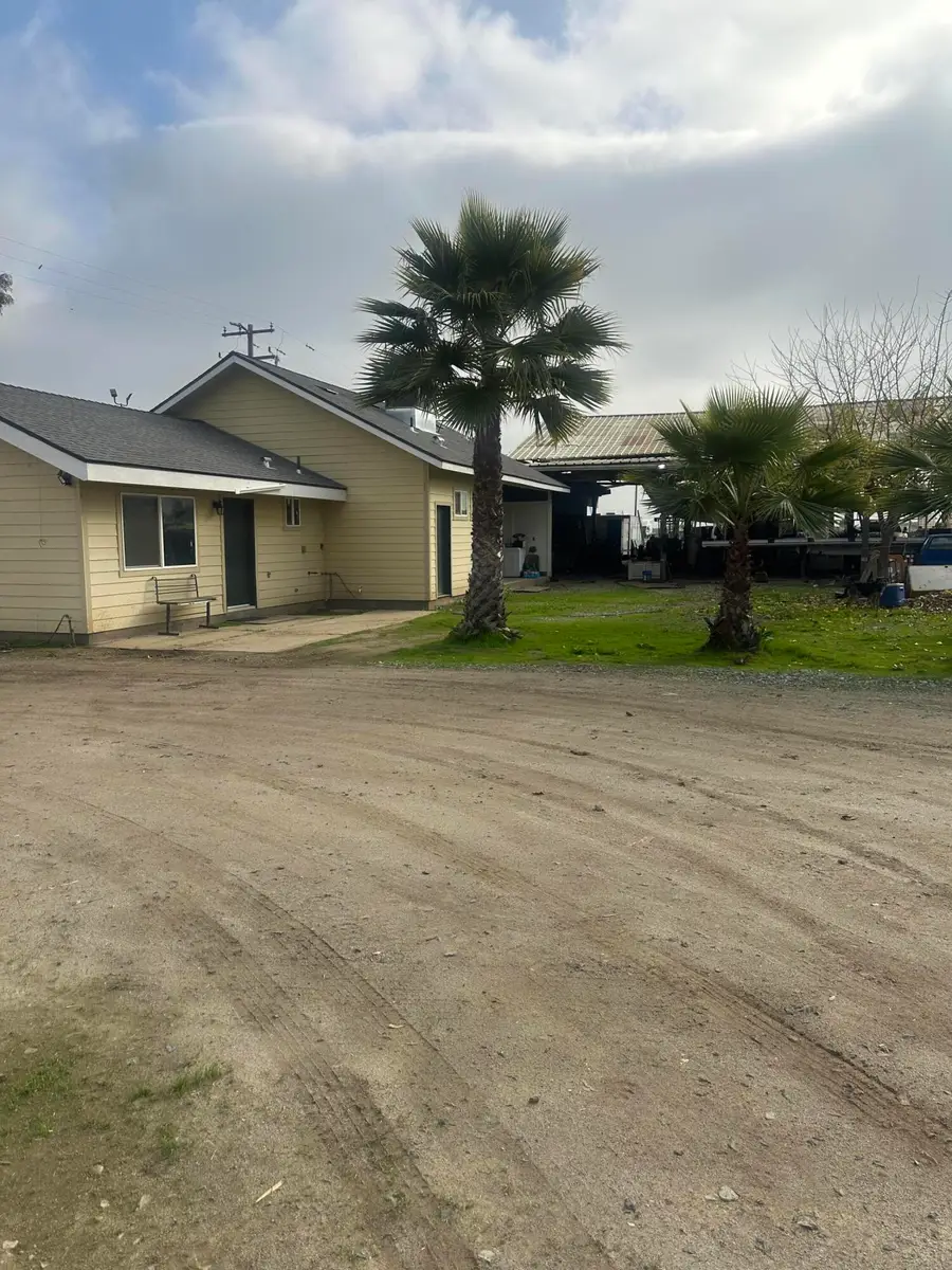 19049 Ave 242, Lindsay, CA 93247 - Image #2