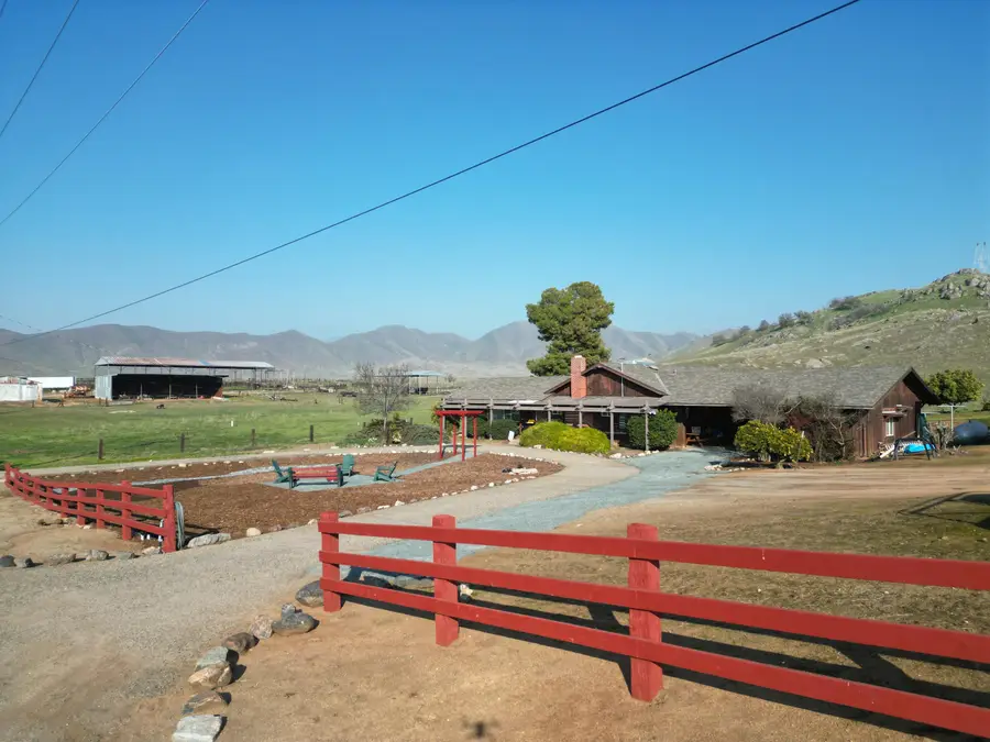 27598 196 Avenue, Porterville, CA 93257 - Image #2