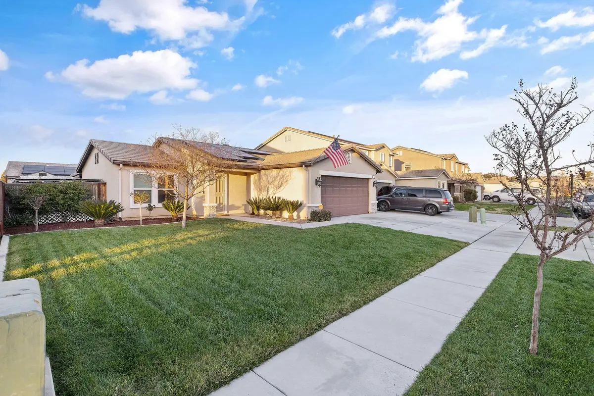 658 Rebeca Avenue, Sanger, CA 93657 - Image #1