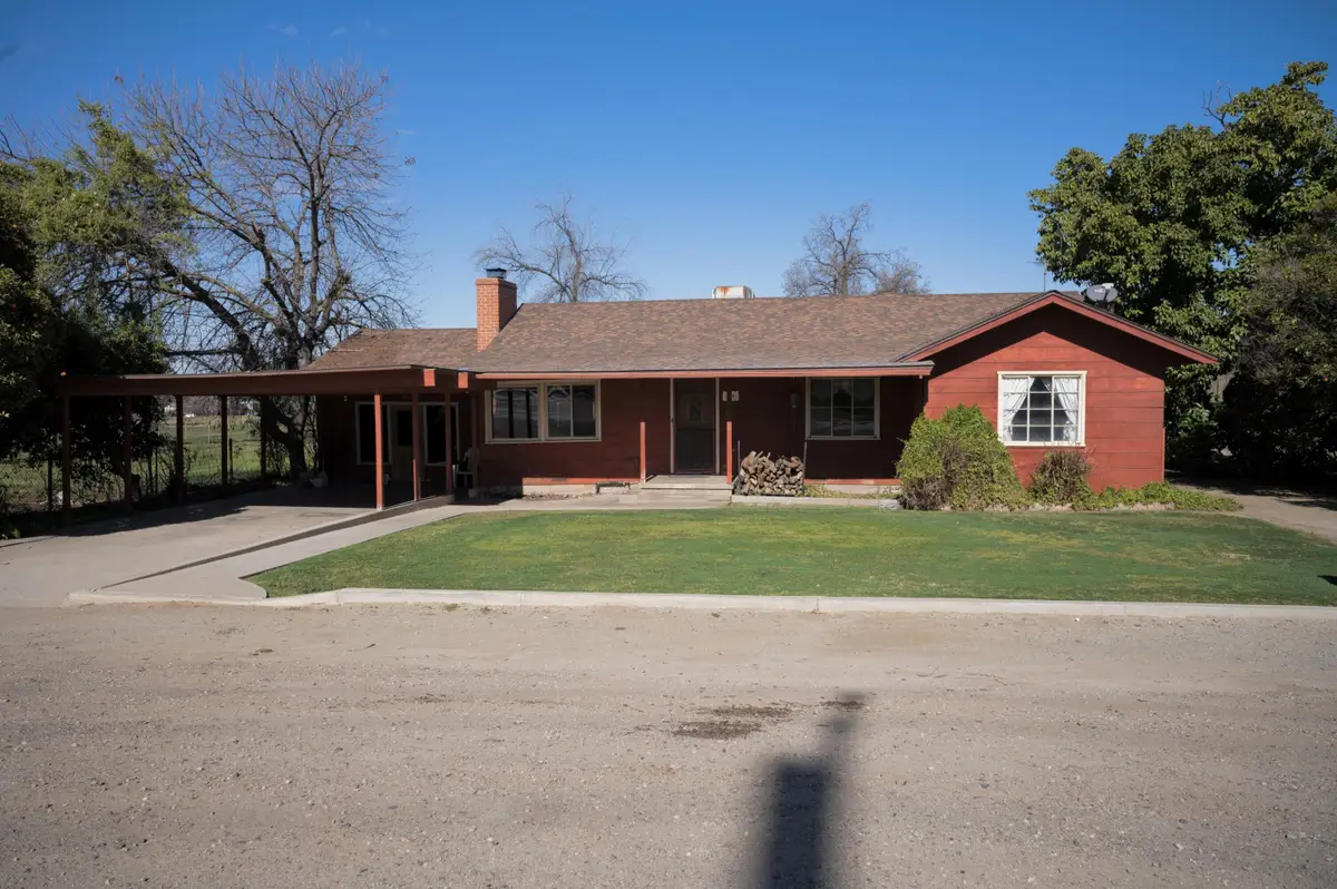 534 E Morton Avenue, Porterville, CA 93257 - Image #1