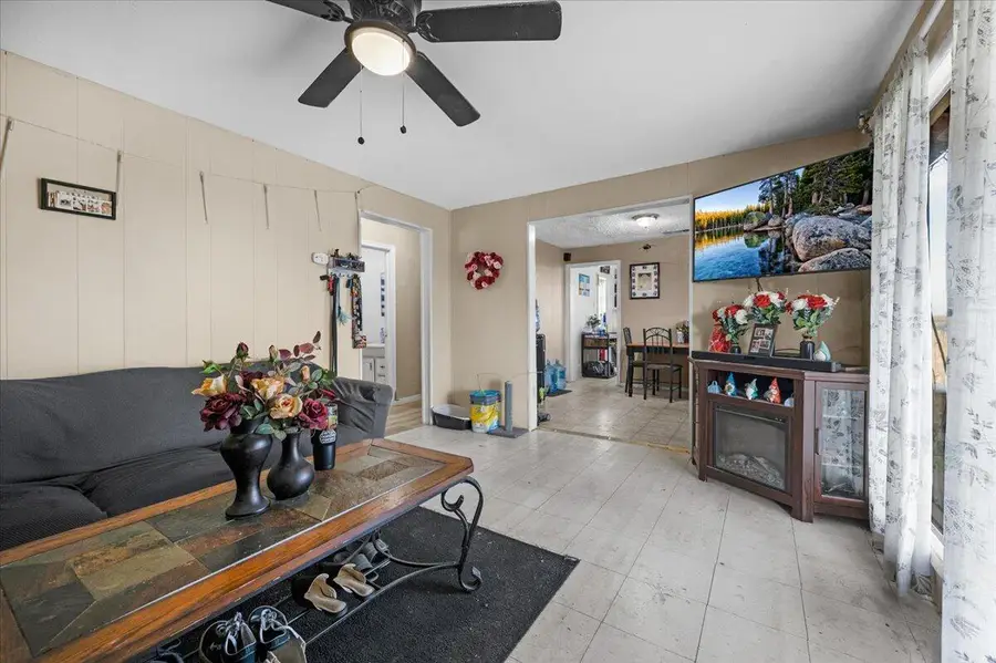 2886 Waukena Avenue, Tulare, CA 93274 - Image #2