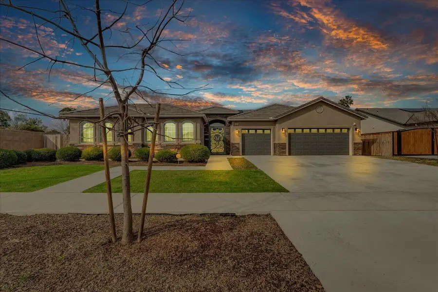 1684 W Berkshire Lane, Hanford, CA 93230 - Image #2