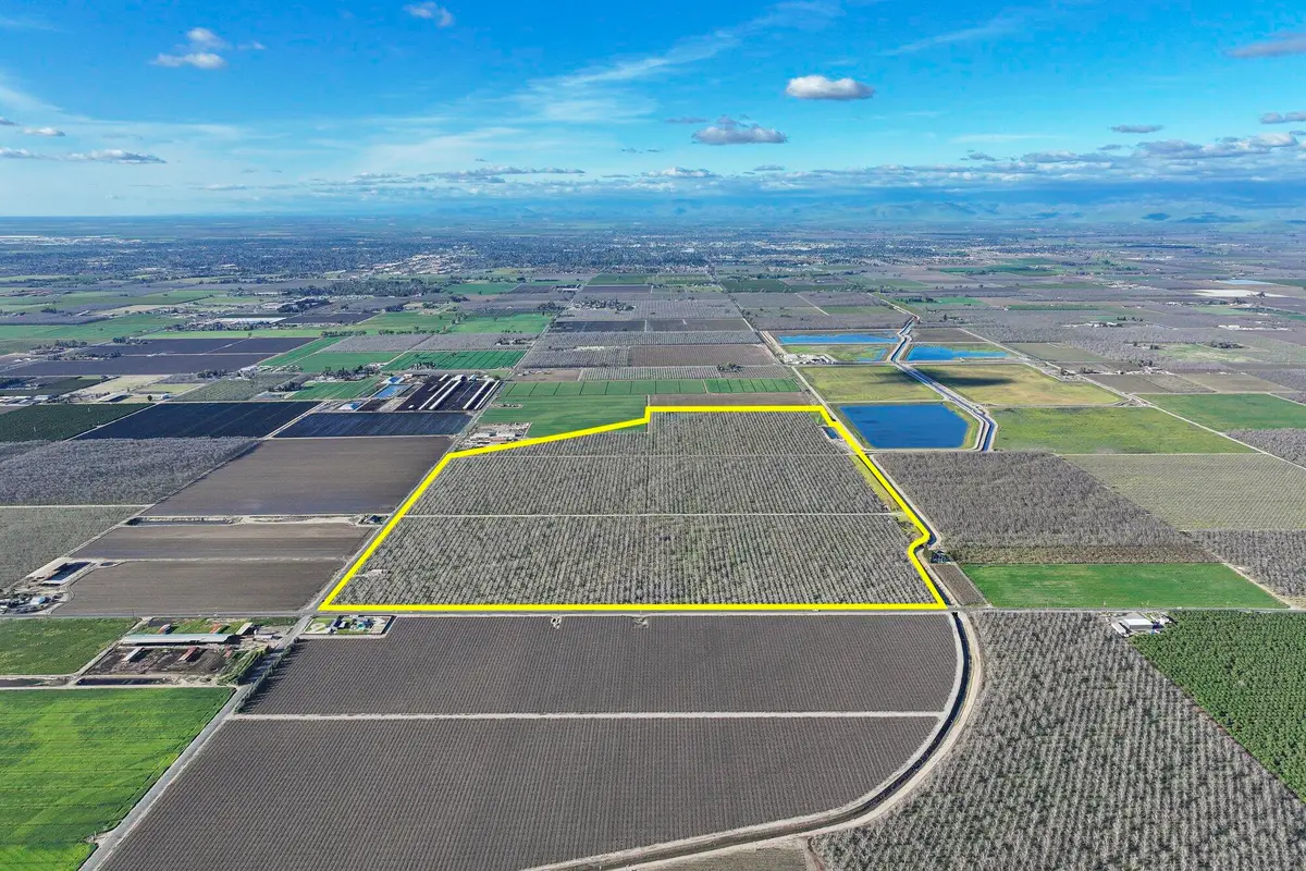 3012 N Oakmore Road, Tulare, CA 93274 - Image #1