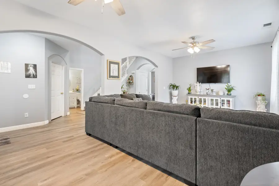 3931 E Hillcrest Avenue, Visalia, CA 93292 - Image #3