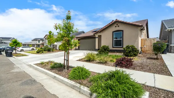 2234 S Oakhurst Court, Visalia, CA 93292