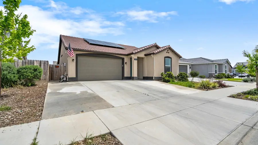 2234 S Oakhurst Court, Visalia, CA 93292 - Image #3