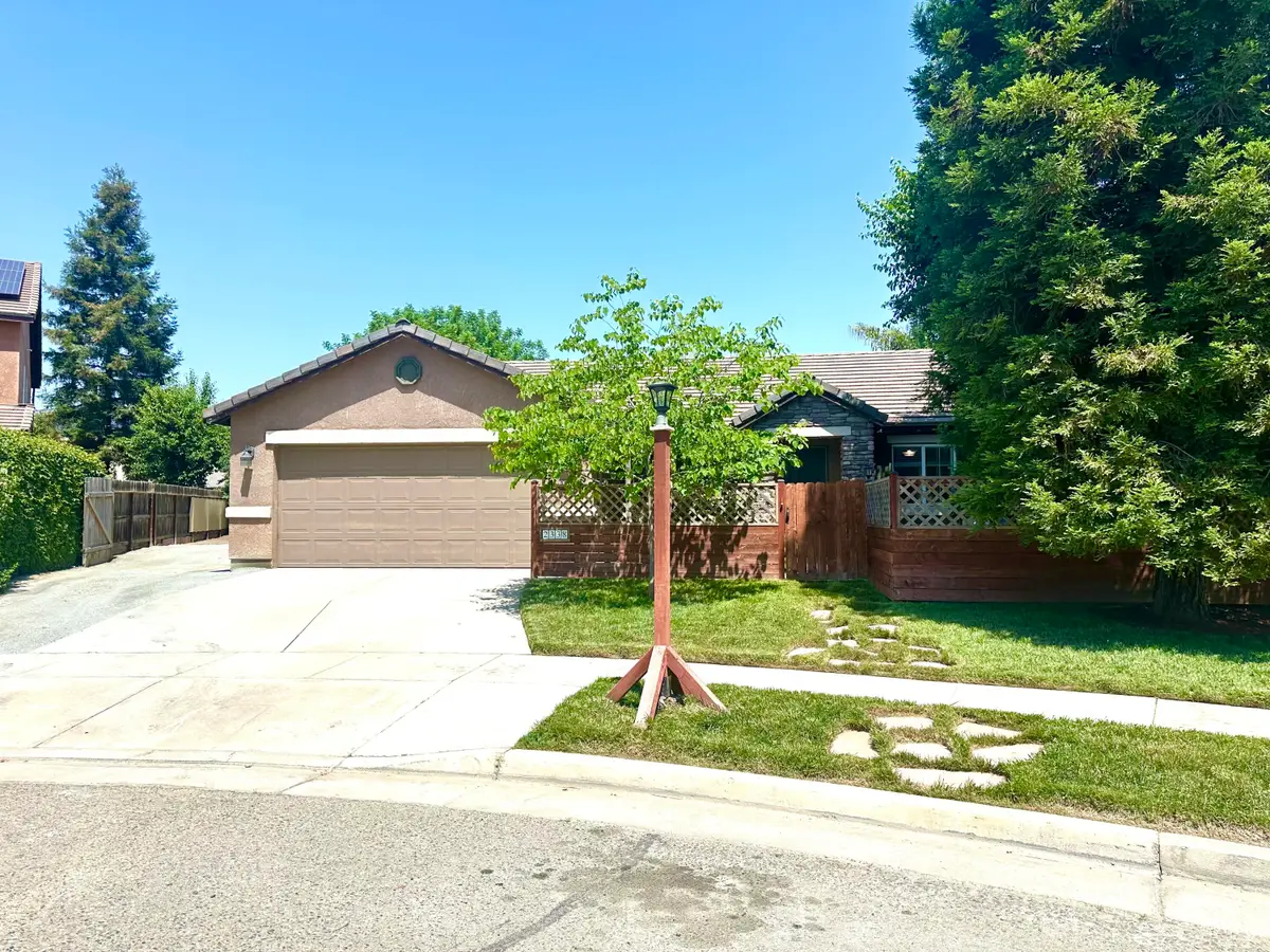 2338 E Chestnut Court, Visalia, CA 93292 - Image #1