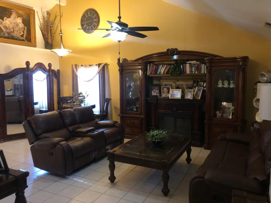 3546 N Berlin Avenue, Fresno, CA 93722 - #2