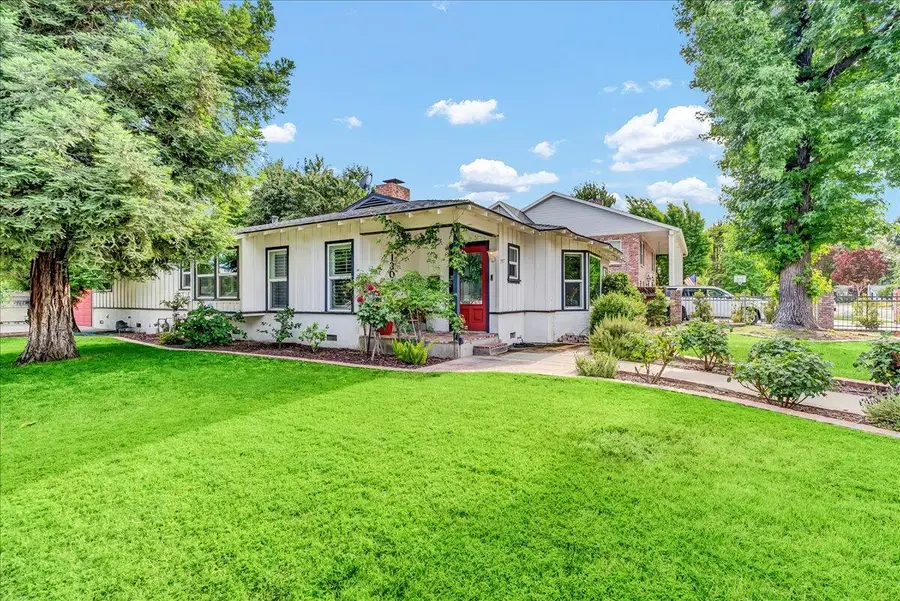 1301 W Beverly Drive, Visalia, CA 93277 - #3