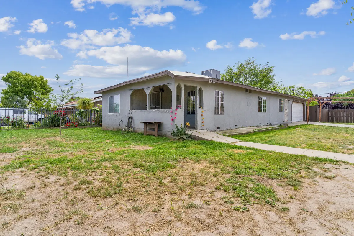 1065 E Cedar Avenue, Tulare, CA 93274 - #1