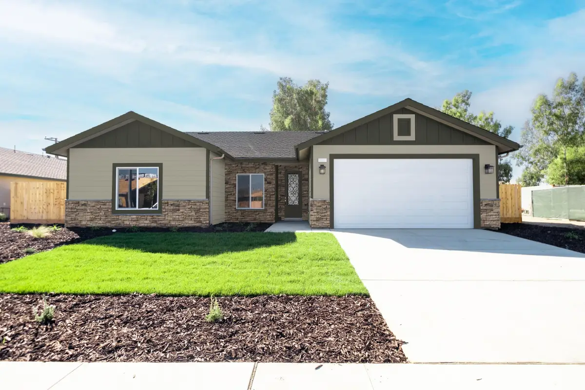 1014 N Walnut St, Woodlake, CA 93286 - Image #1