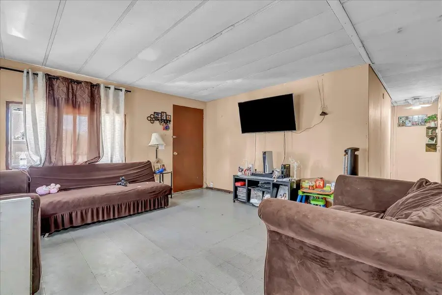 681 S Market Road, Earlimart, CA 93219 - Image #2