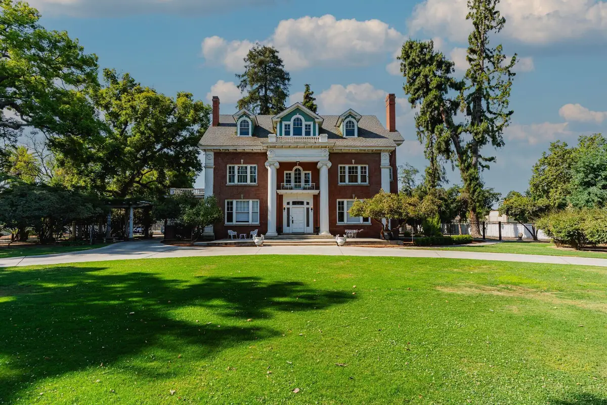 815 E Sycamore Avenue, Tulare, CA 93274 - Image #1