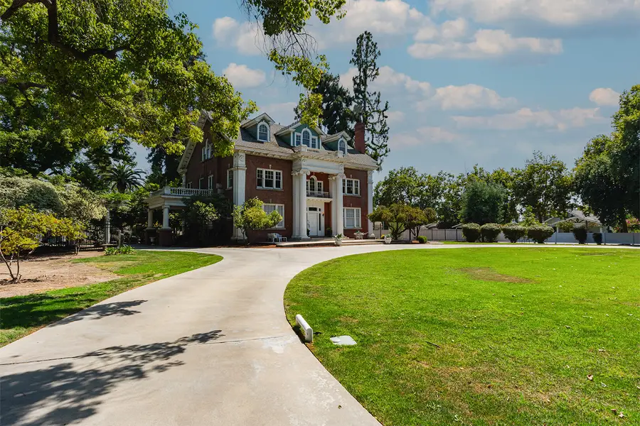 815 E Sycamore Avenue, Tulare, CA 93274 - Image #2